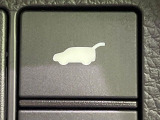 【パワーバックドア】スマートキーや運転席のボタンを押すだけでリアゲートが自動で開閉します!荷物を持っている時や、高い位置にあるバックドアを閉める際に便利な機能です♪