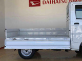 荷台アオリは3方向開き!フラットな荷台で効率よく荷物を積み降ろし出来ます!
