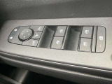 パワーウインドウスイッチです。オート機能付きです。