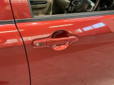 品質へのこだわり!フロアマットやシートなど車内をキレイに清掃し、ニオイや汚れなどを徹底的にクリーニングしてもらっております。室内はピカピカです☆