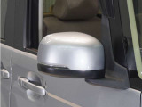 ◆ドアミラーウインカー◆ドアミラーにウインカーを装備しています。対向車に自身の進行方向を合図し安全に運転できます。