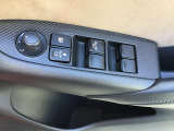 パワーウィンドウやドアミラーのスイッチ等は運転席右側へ集中してます