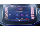 ドア、ダッシュボード、センターコンソールなどの柔らかなLEDの間接光が、室内空間を上質に彩り、ラグジュアリーな雰囲気を醸成します。照明色は64色から選べ、明るさも調整可能。