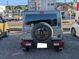 リアゲート・バンパー周りです。視認性の良いデザインで、日常の駐車や取り回しもしやすい仕様です。