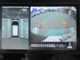 ナビ画面にアラウンドビュ-モニタ-の映像を映し出しています。  狭い場所での車庫入れをサポ-トしてくれる便利アイテムです。