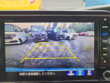 【バックカメラ(3モード)】視点を切り替えて後方を確認でき、駐車や車庫入れも安心です。