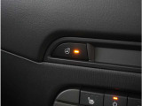 【ステアリングヒーター】ハンドルの左右のグリップ部分を温めることができます。寒い日の運転も安心です。