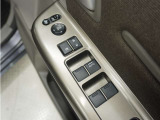 ◆パワーウィンドウスイッチ◆運転席から全席の窓の開閉操作を行うことが出来いつでも換気ができます!
