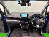 見易い計器類と運転し易いドライビングポジションは、視角も少なく前方&左右の見切りが良く運転し易いクルマです