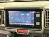 ディスクやラジオ、Bluetooth Audioなど、利用できる音源が画面上に並びます。表示を見ながら選びやすく、気分やシーンに合わせて車内で音楽を楽しみたい方にも便利な装備です。