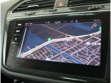 ★Volkswagen純正インフォテイメントシステム&rdquo;Discoverproのナビゲーションシステムです。全面タッチスクリーンによりまるでスマートフォンのように画面上を軽くタッチするだけで反応