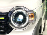 【LEDヘッドライト】悪天候や夜間走行時も良好な視界を確保し安心して運転できる高輝度LEDヘッドライトを装備!点灯速度が早く、消費電力も抑えられています。
