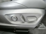 運転席パワーシート搭載。微妙な調整が手軽にでき、ピッタリのポジションで運転することが可能です。