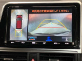 【パノラミックビューモニター】車を上から見下ろしているかのような映像で周囲の状況がひと目で確認、狭い駐車場に駐車するときも安心!