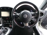 各操作スイッチなどもハンドルから手を放すことなく操作可能で安全運転に支援いたします!