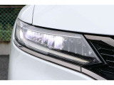 LEDヘッドライトで夜間の視認性も高く、シャープな輝きで安全とスタイルの調和を生み出します。