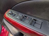 パワーウィンドウのスイッチですよ。運転席に居ながら窓を開け閉めのコントロールできます。