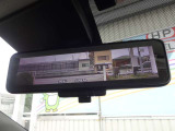 スマートルームミラー画像になります。リアシートに人が乗ってる時やトランクに荷物がたくさん積んでルームミラーが使えないときに便利なオプションです!