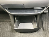 お気に入りのCDなどが収納できる格納式ボックス★
