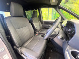 運転席シート廻りは使用感も少なく、良好な状態となっています。丁寧に使われていたことがよくわかりますね。