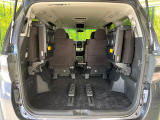 普段のお買い物や通勤、送迎等に十分な荷室スペースを確保しております。3列目を収納すると、大きな荷物の積載も可能です♪