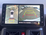 全方位モニターは4方のカメラで真上から車を見たようにモニターで確認ができる装備です。是非実際の車で体感してみてください。