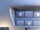 左側オートスライドドアです。運転席からでもスイッチひとつで開閉できるので、便利ですよ