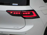 【バックフォグ】Volkswagenの車両は全車「バックフォグ」が装備されております!夜間走行や雨・霧で視界が悪い天候でも後方を走る車両に自車位置を知らせることができる安全装備となっております!