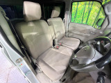 運転席まわりには十分なスペースがあり、大柄な方でもゆったり運転していただける環境です。