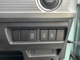 両側電動スライドドア装備!運転席よりボタン一つで開閉可能でございます。