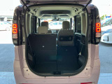 リヤシートは5:5の分割可倒式を採用しておりますので、乗車人数やお荷物の量に合わせてシートアレンジが可能です。