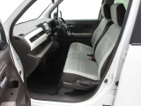 このお車は前のお客様から直接買取させて頂いておりますので使用状況やメンテナンス状況詳細な情報を次のお客様にお伝えいたします。詳細な情報を知っていますので、より詳しいお車の状態が分かっております♪