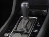 【シフトレバー】シフトもとても操作しやすいデザインになっております。運転する人の事を第一に考えた操作性の高い仕様です。