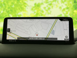道路や現在地を地図上で確認でき、目的地までの道順を把握する際に役立ちます。周辺の道路状況を画面で見渡しながら、移動先の確認やルート選びをサポートしてくれる便利な装備です。