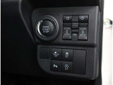 電動のスライドドアで楽々スムース!運転席から開閉の操作ができます!&スタートスイッチを押してエンジン始動ができるスマートキーが装備されています♪ポケットや鞄からキーを出さずに乗り込めます♪
