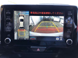 パノラミックビューモニター付きです。車両を上から見たような映像をディスプレイオーディオ画面に表示。運転席からの目視だけでは見にくい、車両周辺の状況をリアルタイムでしっかり確認できます。