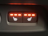 【シートヒーター】寒い日に重宝するシートヒーター!エアコンより早く温まってくれるので寒がりの人も安心ですね。エアコンの温風は乾燥するから苦手、という方にもをおすすめです。