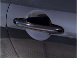 BMWのドアを閉めた時の重厚感は所有者様の満足度を高めてくれます。