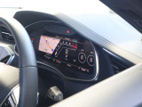 ●クールで上品で室内を横に広く感じられるよう設計されたダッシュボード周りです。Audiらしい心地よい空間です。