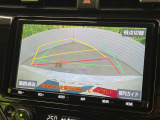 【バックカメラ】駐車時に後方がリアルタイム映像で確認できます。大型商業施設や立体駐車場での駐車時や、夜間のバック時に大活躍!運転スキルに関わらず、今や必須となった装備のひとつです!