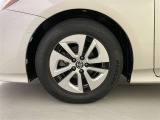機敏さを引き立てる純正アルミ 195/65 R15 装着!