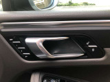運転席はメモリー付パワーシート