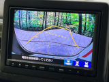 【バックカメラ】駐車時に後方がリアルタイム映像で確認できます。大型商業施設や立体駐車場での駐車時や、夜間のバック時に大活躍!運転スキルに関わらず、今や必須となった装備のひとつです!