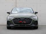 一目でAudiだと分かる特色を持つフロントマスク。
