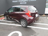 障害物を感知するセンサー付きです。狭い場所や暗いところで運転者が見落としてもブザーで知らせてくれます。