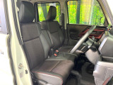 運転席シート廻りは使用感も少なく、良好な状態となっています。丁寧に使われていたことがよくわかりますね。