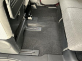 しっかりと汚れ、砂ぼこりを落とし足元まで清潔な車内空間を作り上げております♪