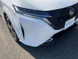 LEDライトは白色光で遠くまで明るく照らし、夜間の安全運転をサポートします