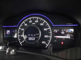 メーターになります。外気温度計や平均燃費等様々な情報を表示致します。