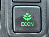 ワンタッチで省燃費走行をサポートするECONスイッチを装備。